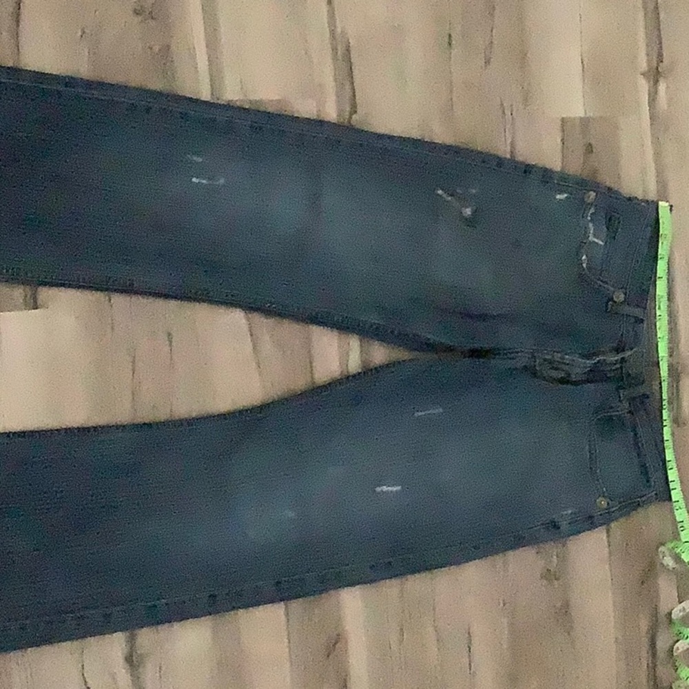 Wrangler straight fit jeans, size 6. Good condition.
